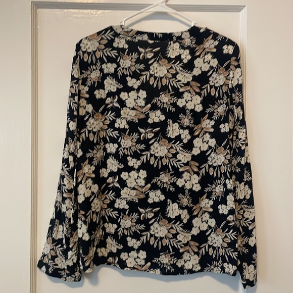 ZARA V-neck blouse - Picture 3 of 5